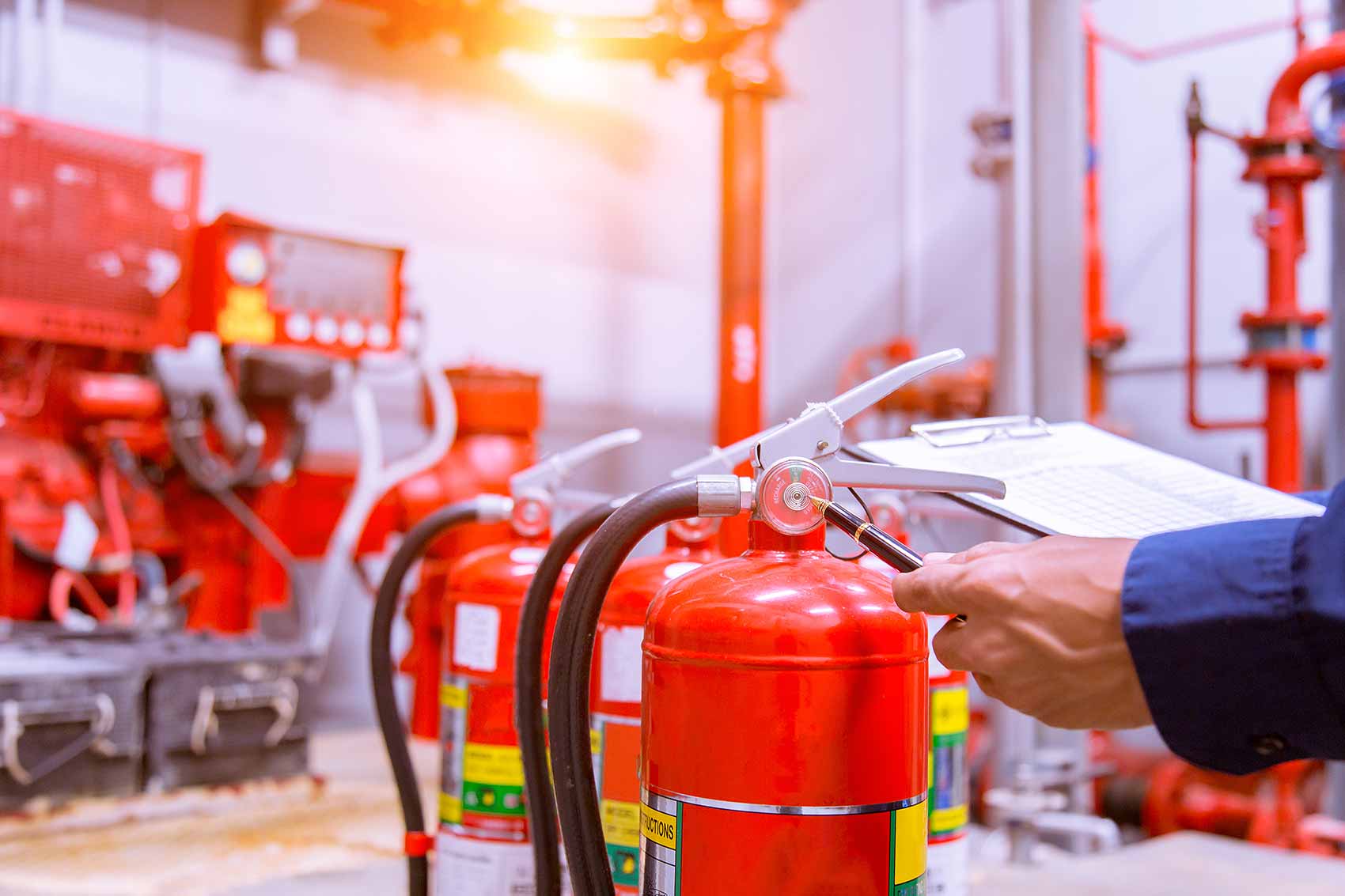 Feuerlöscher prüfen & pflegen Feuerlöscher prüfen & pflegen